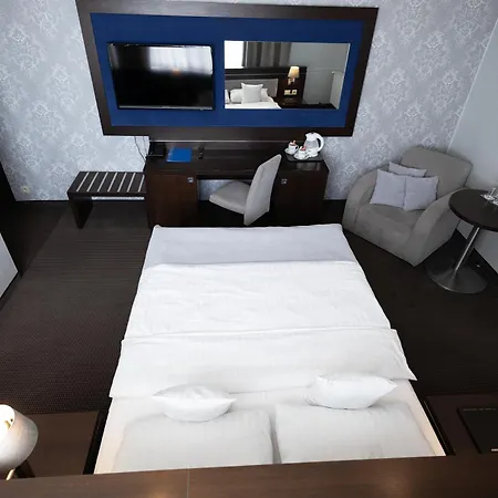 Hotel Aviator