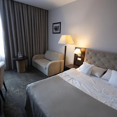 Aviator 4* Radom